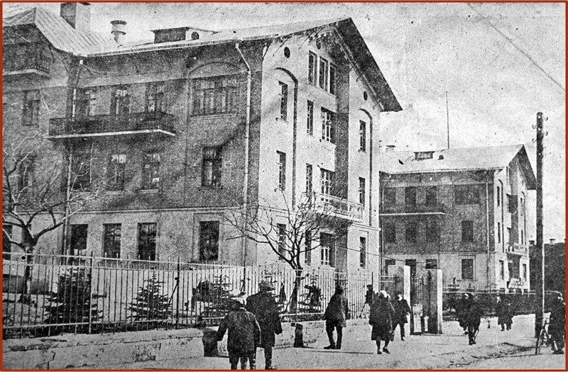 Дом с курдонёром на проспекте Ленина, старый снимок