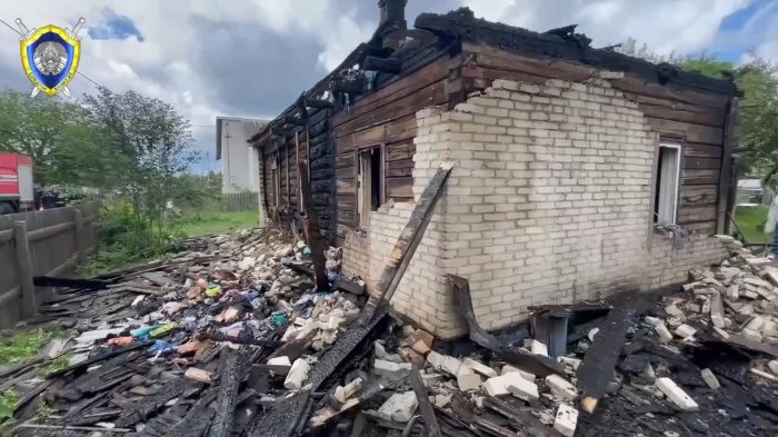 В Наровле на пожаре погибли пенсионерка и двое правнуков