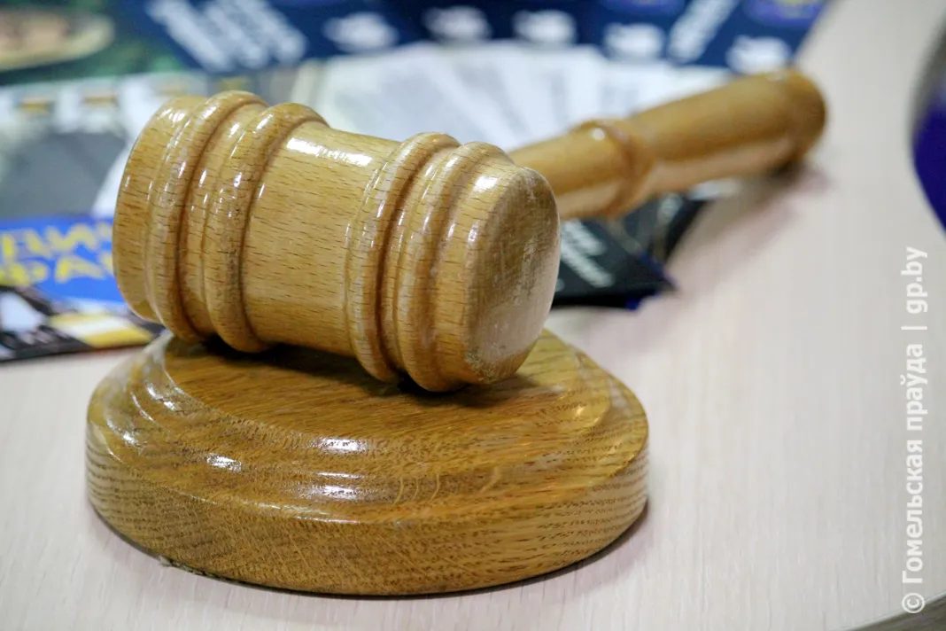 Суд взыскал 7,5 тысячи рублей с водителя за разбитый грузовик