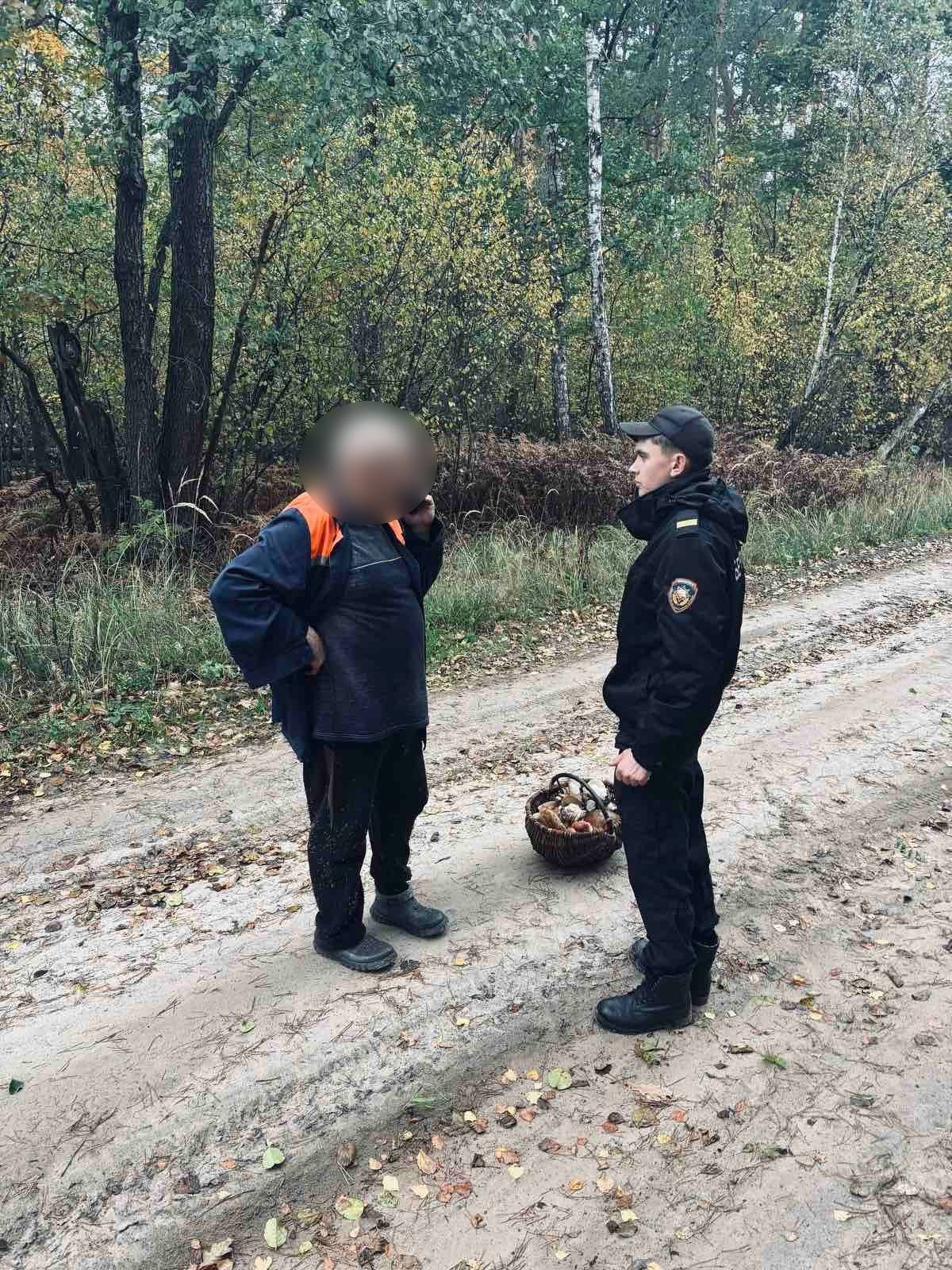 Спасатели помогли пенсионеру выйти из леса в Лоевском районе