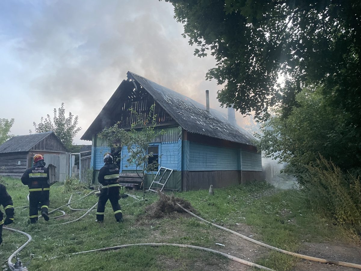 При пожаре в Рогачёвском районе погиб хозяин дома