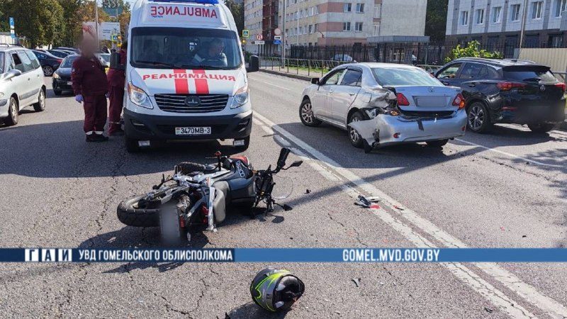 На улице Кирова в Гомеле Toyota столкнулась с мотоциклом