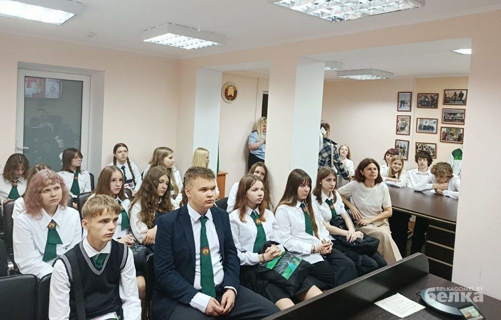 Гимназисты Гомеля узнали о работе судебного исполнителя