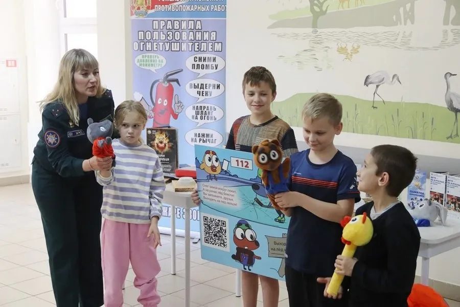 Спасатели провели для детей и родителей в Гомельской областной детской больнице интерактивное мероприятие по безопасности