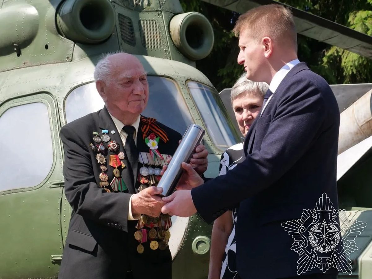 В музей военной славы передали капсулу с посланием ветеранов