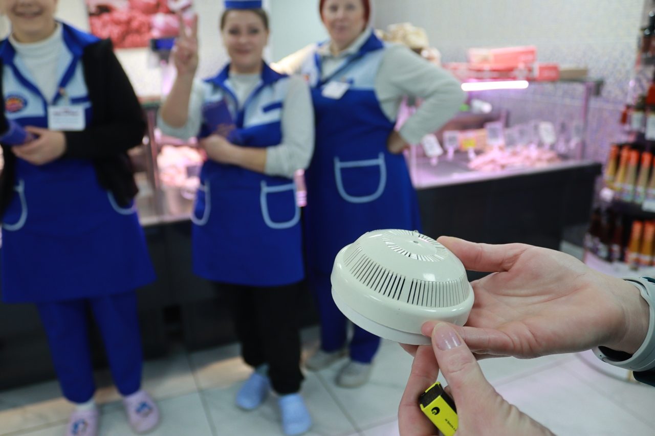 В Житковичах спасатели провели акцию по пожарной безопасности