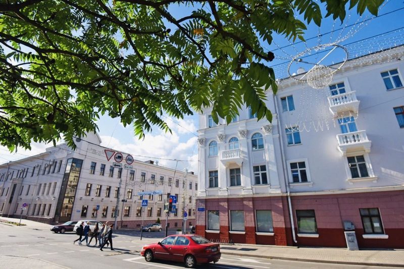 В сквере Громыко на Советской высадят новые деревья