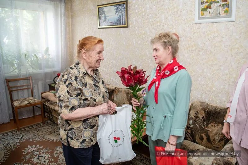 В Гомеле поздравили бывших несовершеннолетних узников лагерей со дня рождения