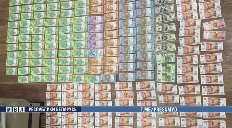 Уволенный сотрудник украл из сейфа начальника 90 тысяч рублей