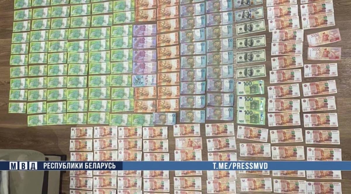 Уволенный сотрудник украл из сейфа начальника 90 тысяч рублей