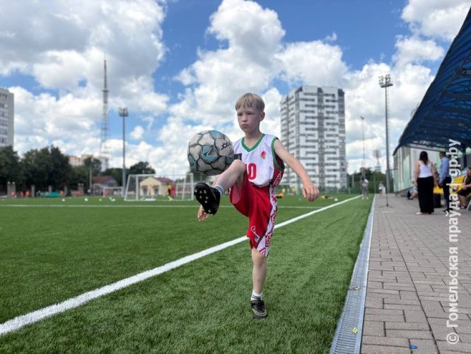В Гомеле стартовали областные соревнования по футболу среди детей и подростков «Кожаный мяч»
