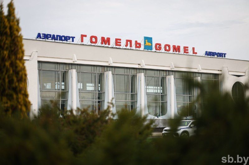 В гомельском аэропорту встретят жителей Алешек: подготовлены пункты обогрева и медпомощи