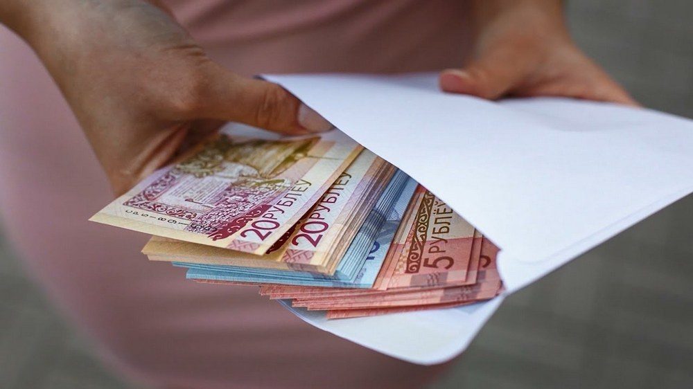 В Гомеле ИП недоплатил 580 тысяч рублей налогов от продажи одежды и обуви