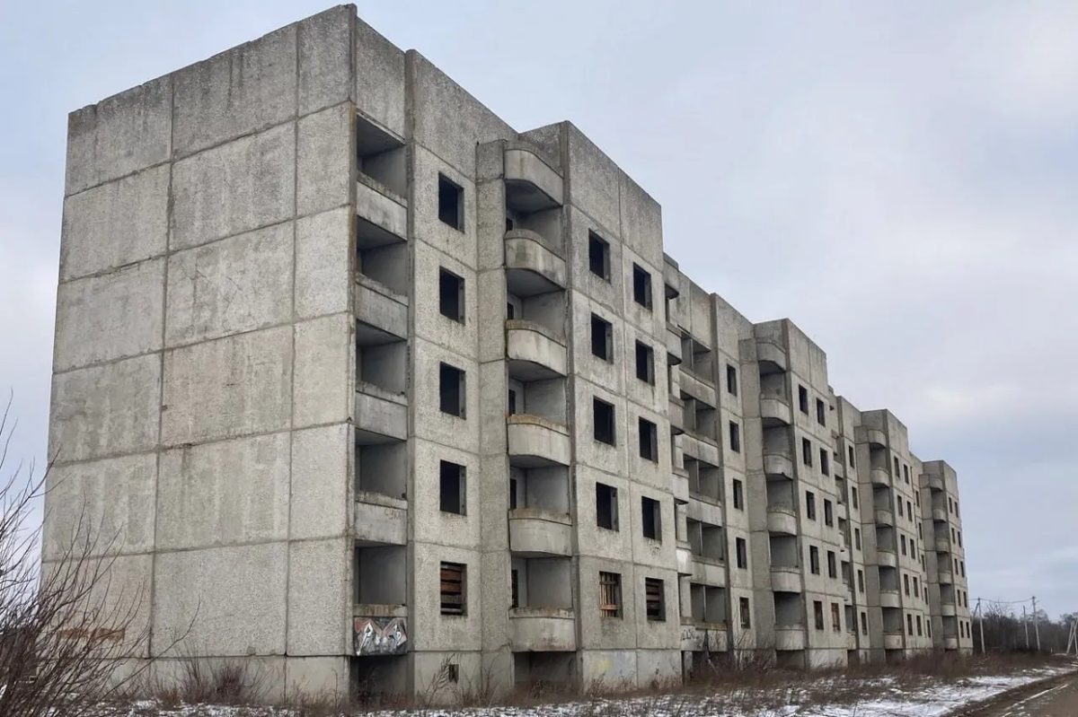 В Речицком районе снесли долгострой, застывший в 1991 году