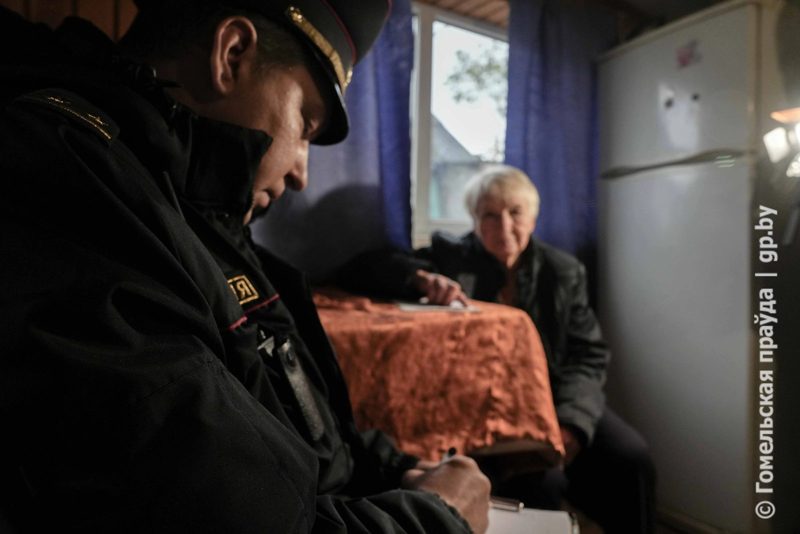 В Поколюбичах пенсионерка и ее племянник не могут поделить землю