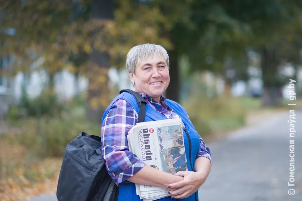 Почтальон из Рогачева Людмила Синицына почти 23 года проходит по 17 км в день