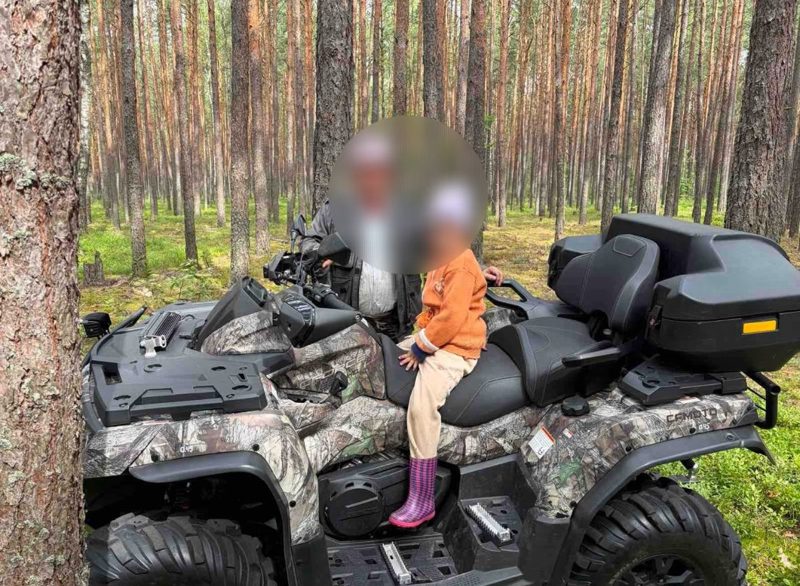 В Светлогорском районе спасатели нашли пенсионера и ребенка в лесу