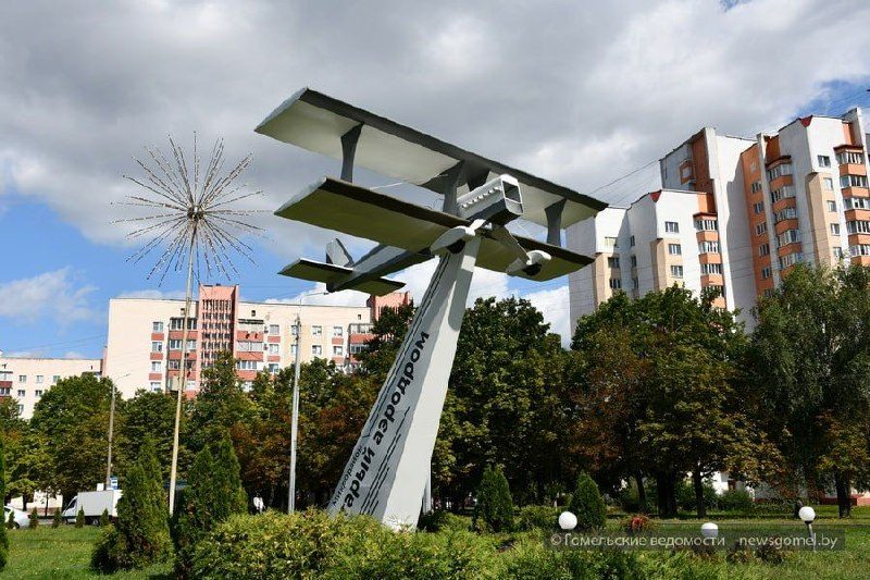 В Старом Аэродроме самолёт вернулся на постамент