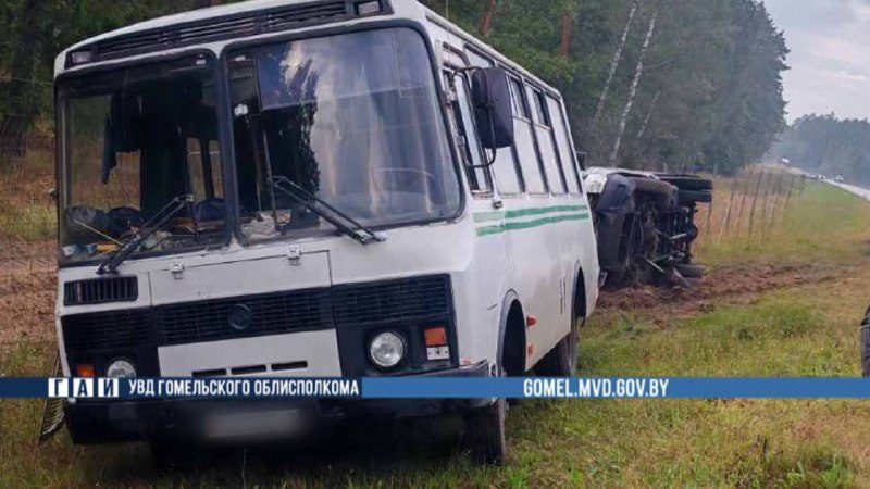 На трассе М-5 водитель «Ивеко» уснул за рулём и столкнулся с автобусом