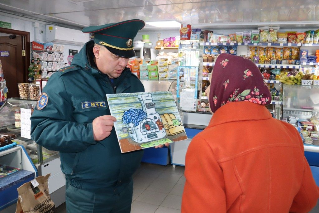 Спасатели Буда-Кошелевского района проверяют пожарную безопасность жилья