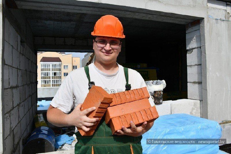 Студенты ГГТУ и БелГУТ участвуют в строительстве детской поликлиники в Гомеле