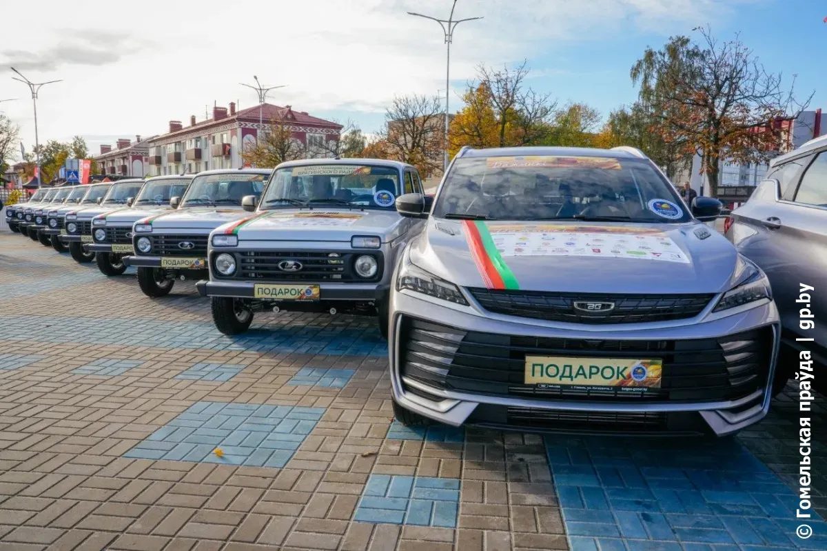Молодым руководителям хозяйств вручили сертификаты на Ладу «Нива Легенд»