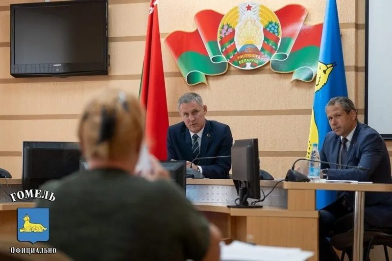 Руслан Пархамович провёл прямую линию и приём граждан в администрации Центрального района