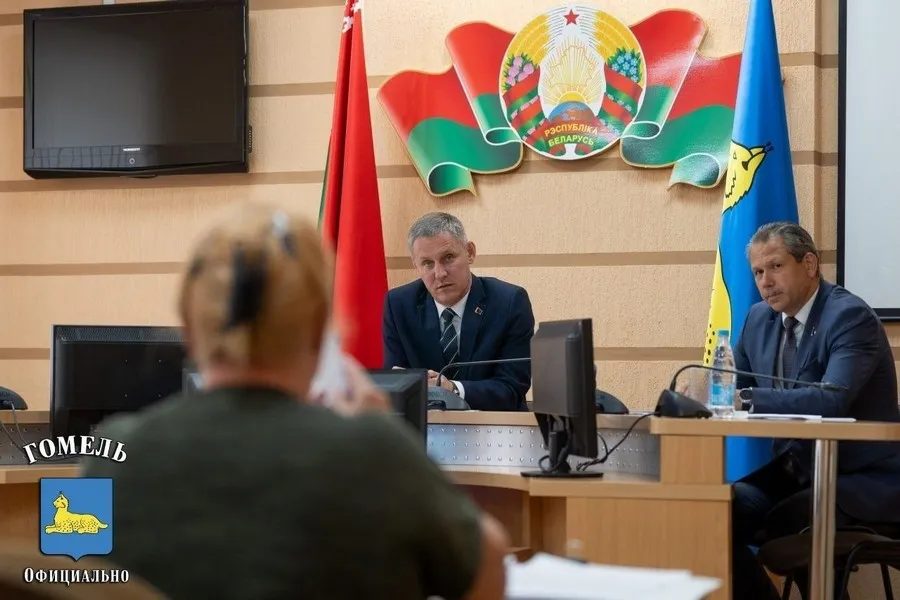 Руслан Пархамович провёл прямую линию и приём граждан в администрации Центрального района