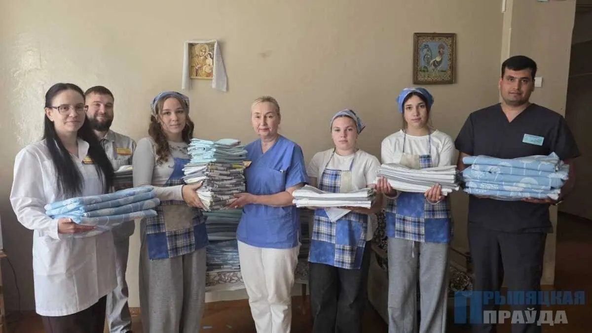 Наровлянские школьницы сшили 60 комплектов постельного белья для больницы