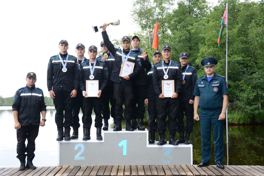 Спасатели Гомельщины заняли первое место в конкурсе водолазов и пловцов МЧС