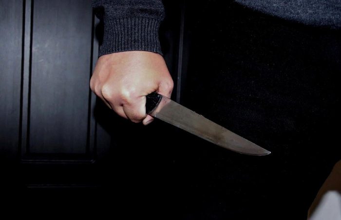 Речичанин ударил знакомого ножом и похитил деньги