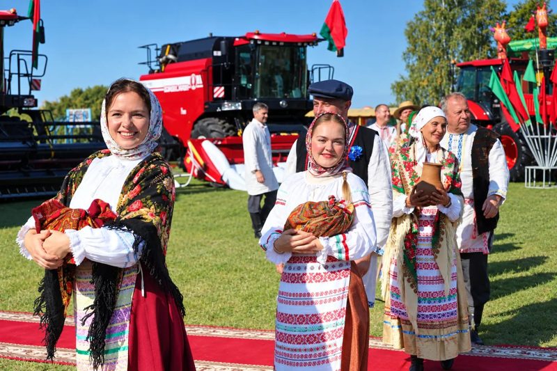В Мозырском районе отметили урожай-2026 на Дожинках
