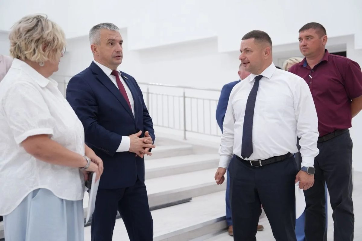 Губернатор Крупко проинспектировал подготовку Калинковичей к областным дожинкам