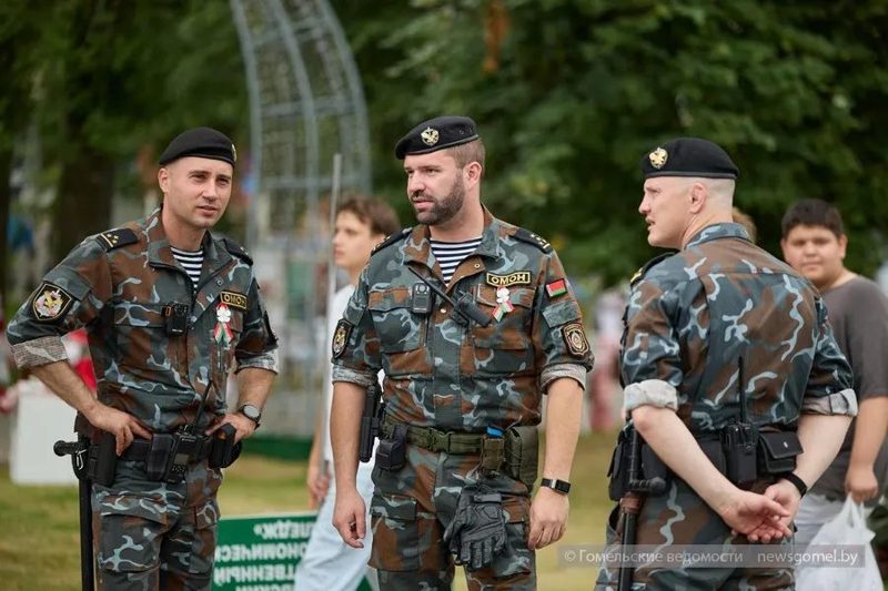 В День Независимости служебный персонал Гомеля работает, пока город отмечает праздник