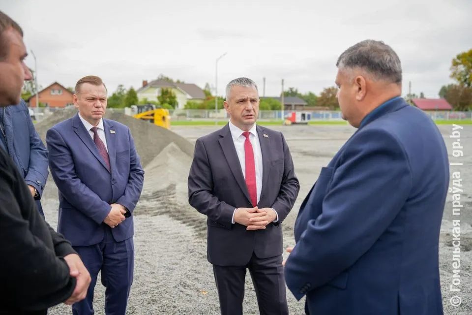Стадион в Буда-Кошелеве готовят к открытию в этом году