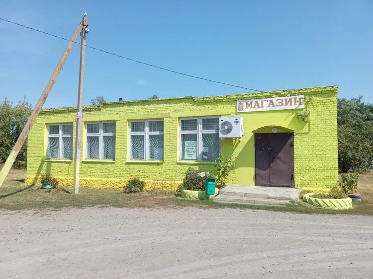 В Новых Дятловичах обновили остановку и магазин