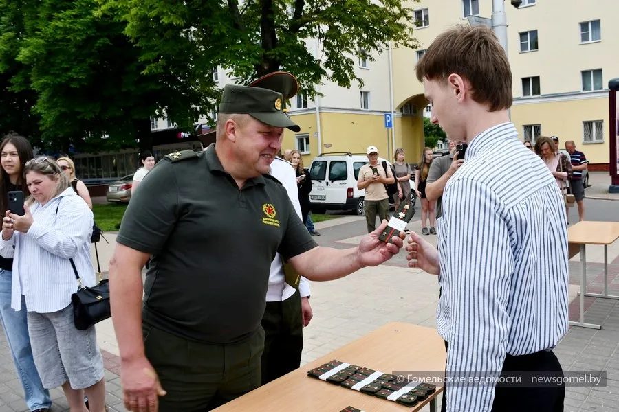 В Гомеле присвоили первые офицерские звания выпускникам трёх вузов