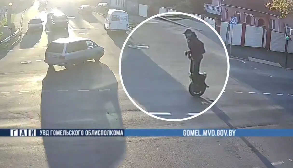 Гомельчанина привлекли к ответственности за езду на моноколесе по дороге