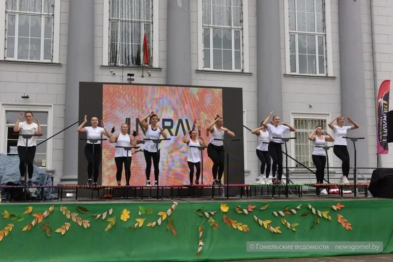 На площади Победы гомельчане показали таланты в спорте и творчестве
