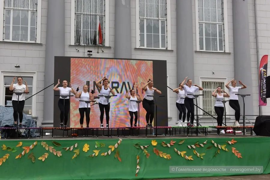 На площади Победы гомельчане показали таланты в спорте и творчестве