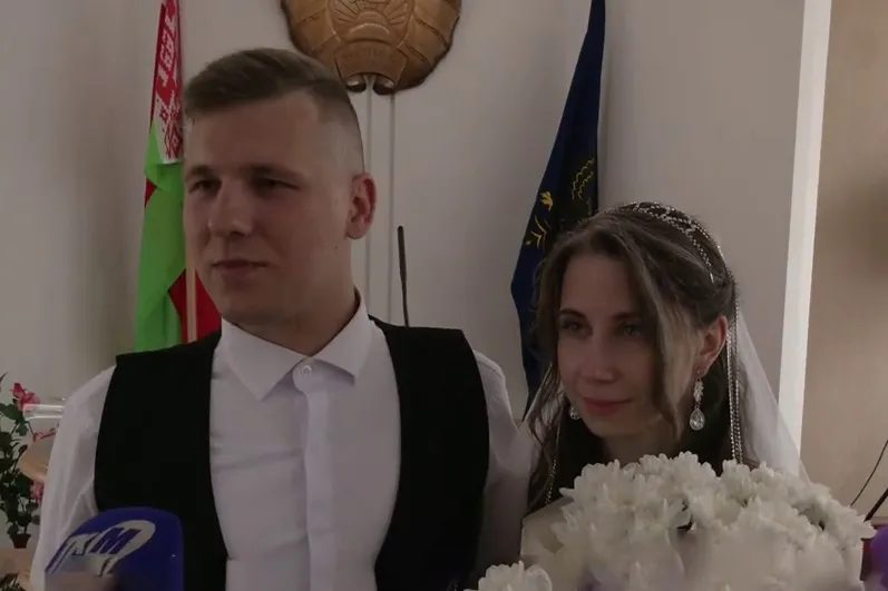 Молодожены в Мозыре попросили гостей принести на свадьбу корм для животных