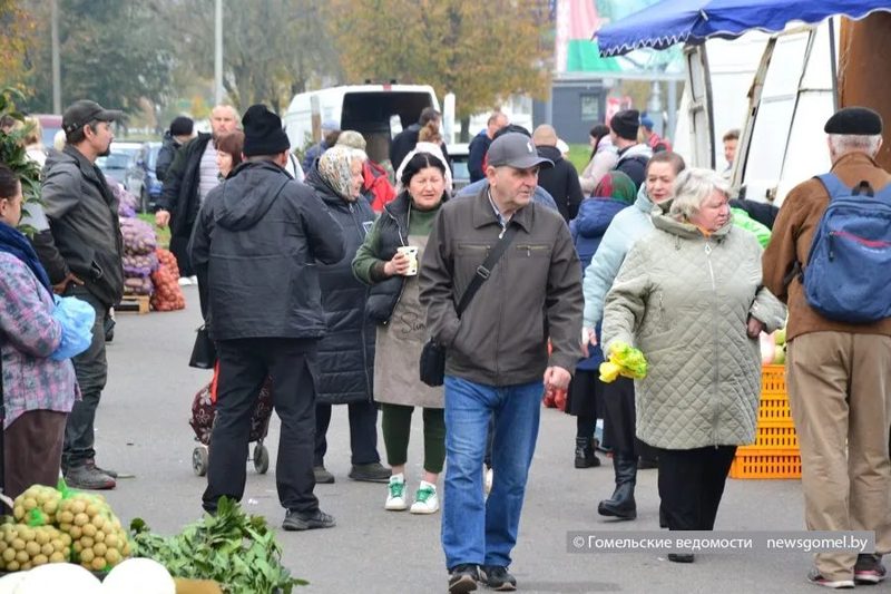 В Железнодорожном районе Гомеля проходит осенняя сельхозярмарка