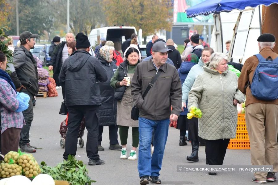 В Железнодорожном районе Гомеля проходит осенняя сельхозярмарка