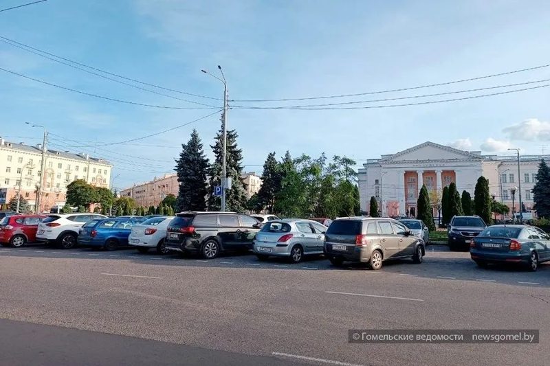 Платные парковки у рынка и вокзала: как сэкономить время на поиск места