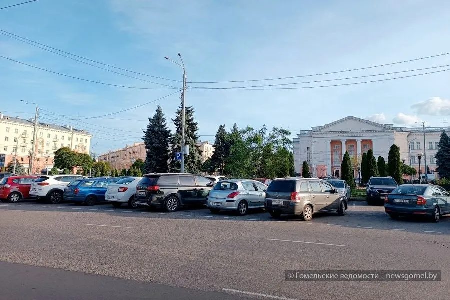 Платные парковки у рынка и вокзала: как сэкономить время на поиск места