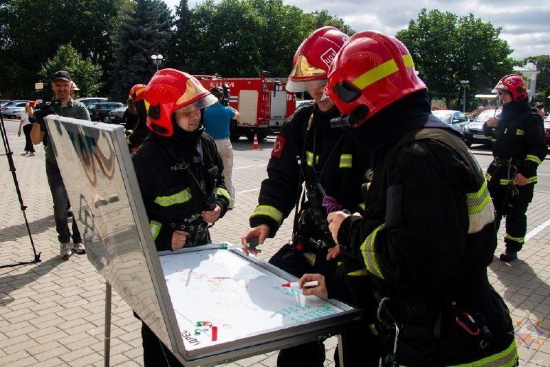 В Гомеле прошли учения МЧС по тушению пожара в медуниверситете