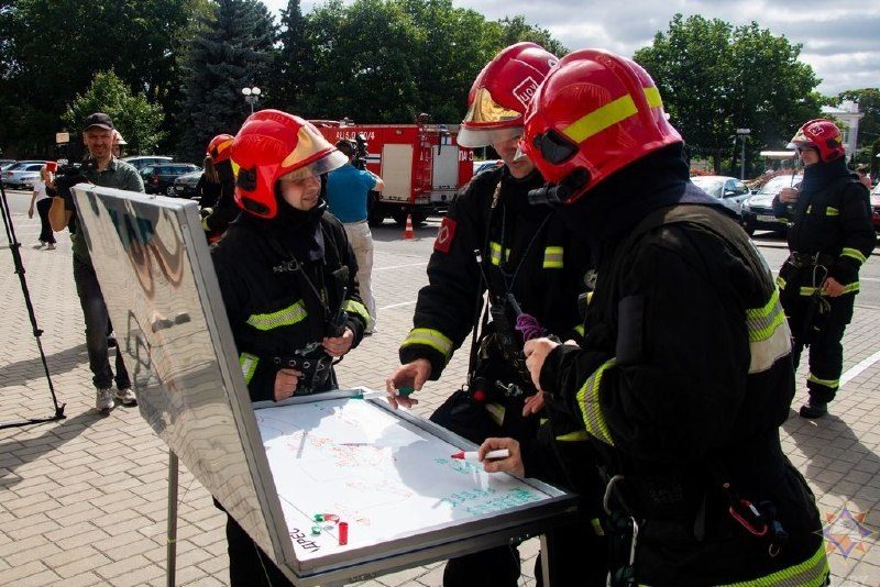 В Гомеле прошли учения МЧС по тушению пожара в медуниверситете