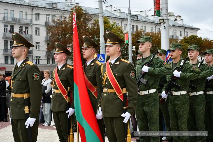 На Площади Восстания 58 курсантов БелГУТ приняли военную присягу