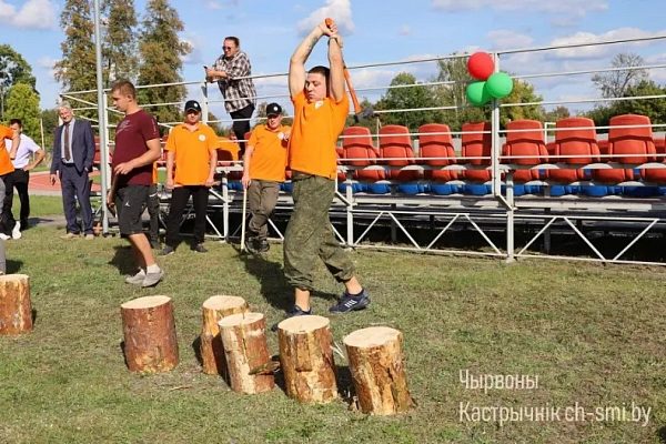 В Октябрьском прошел II фестиваль «Мы — вместе!» с чемпионатом по колке дров