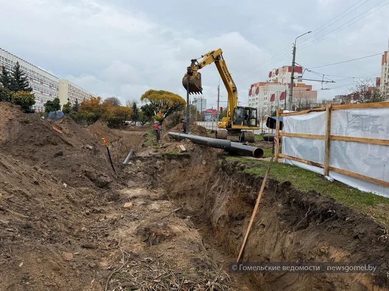 В Гомеле на улице Советской меняют изношенные подземные коммуникации